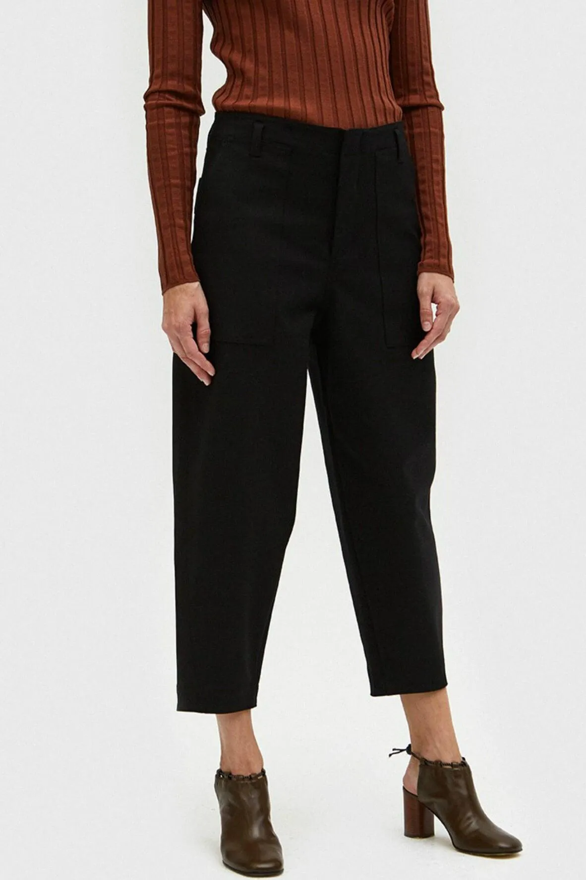 Black Pocket Detail Cropped Pants