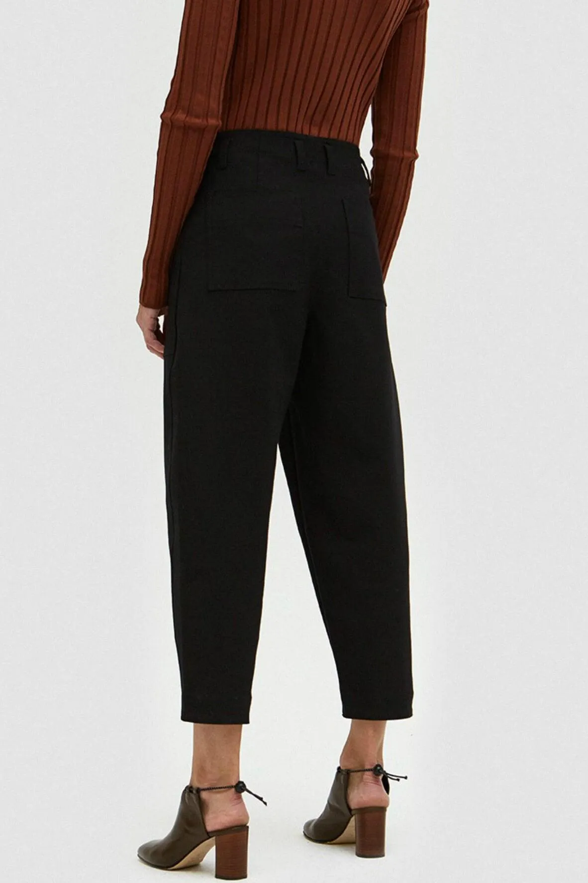 Black Pocket Detail Cropped Pants